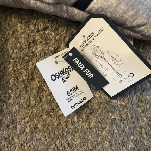 NWT Oshkosh Pram Suit with flip booties Size 6-9 months - Picture 8 of 8